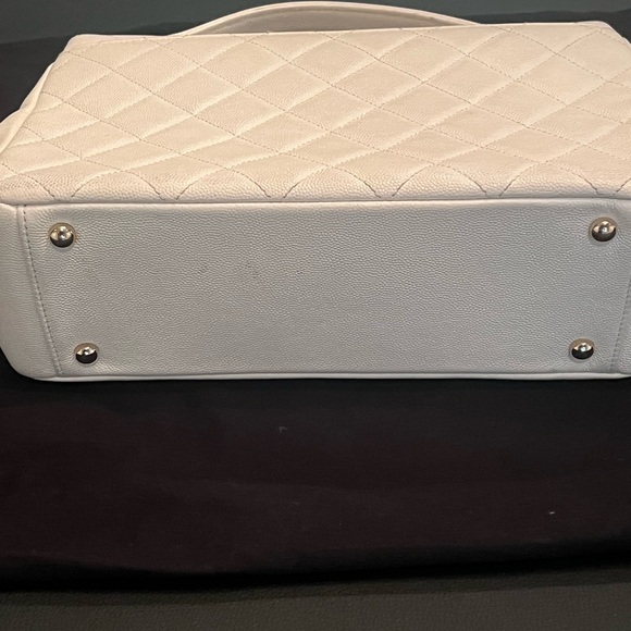 Chanel Flap bag in white caviar leather - Picture 7 of 12